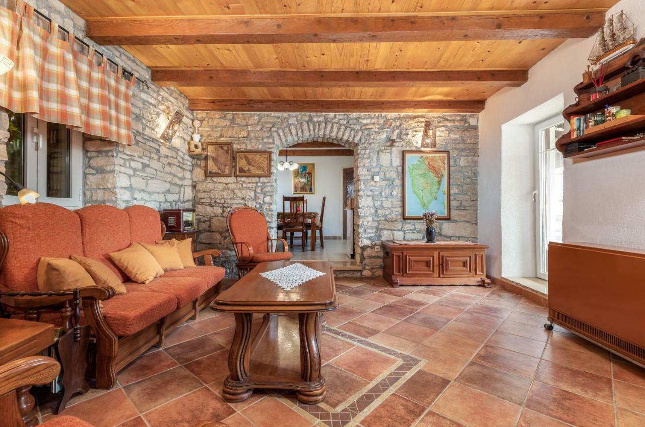 Holiday Home Ana Kanfanar Ngoại thất bức ảnh