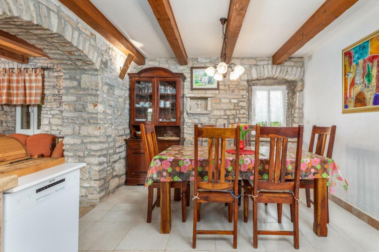 Holiday Home Ana Kanfanar Ngoại thất bức ảnh