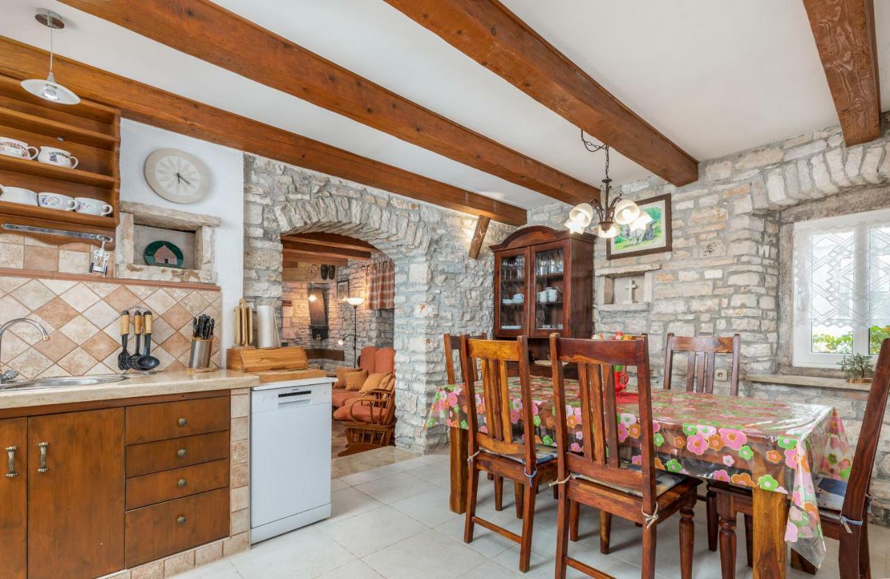 Holiday Home Ana Kanfanar Ngoại thất bức ảnh