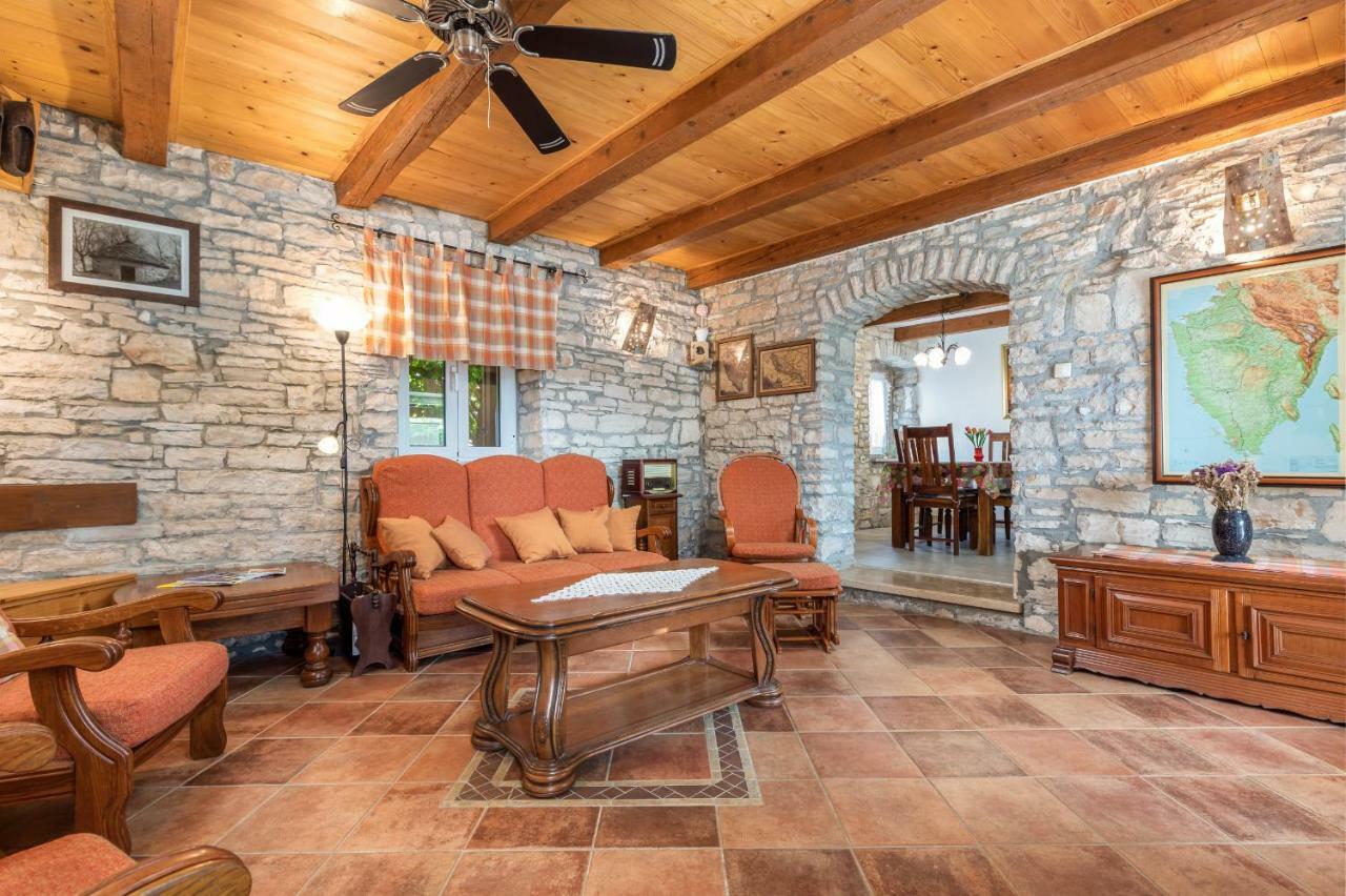 Holiday Home Ana Kanfanar Ngoại thất bức ảnh