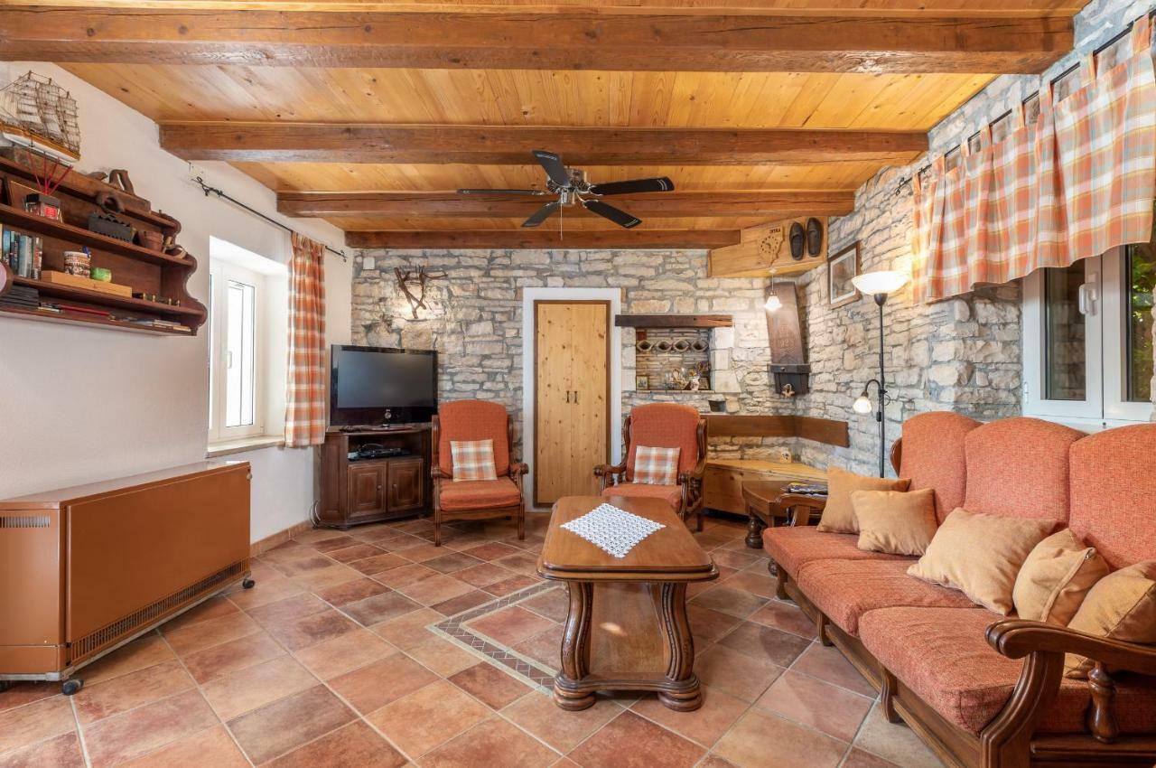 Holiday Home Ana Kanfanar Ngoại thất bức ảnh
