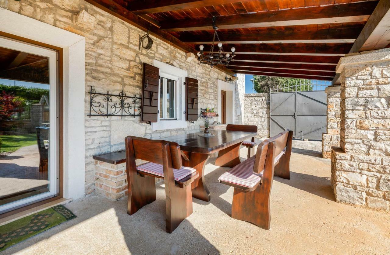 Holiday Home Ana Kanfanar Ngoại thất bức ảnh