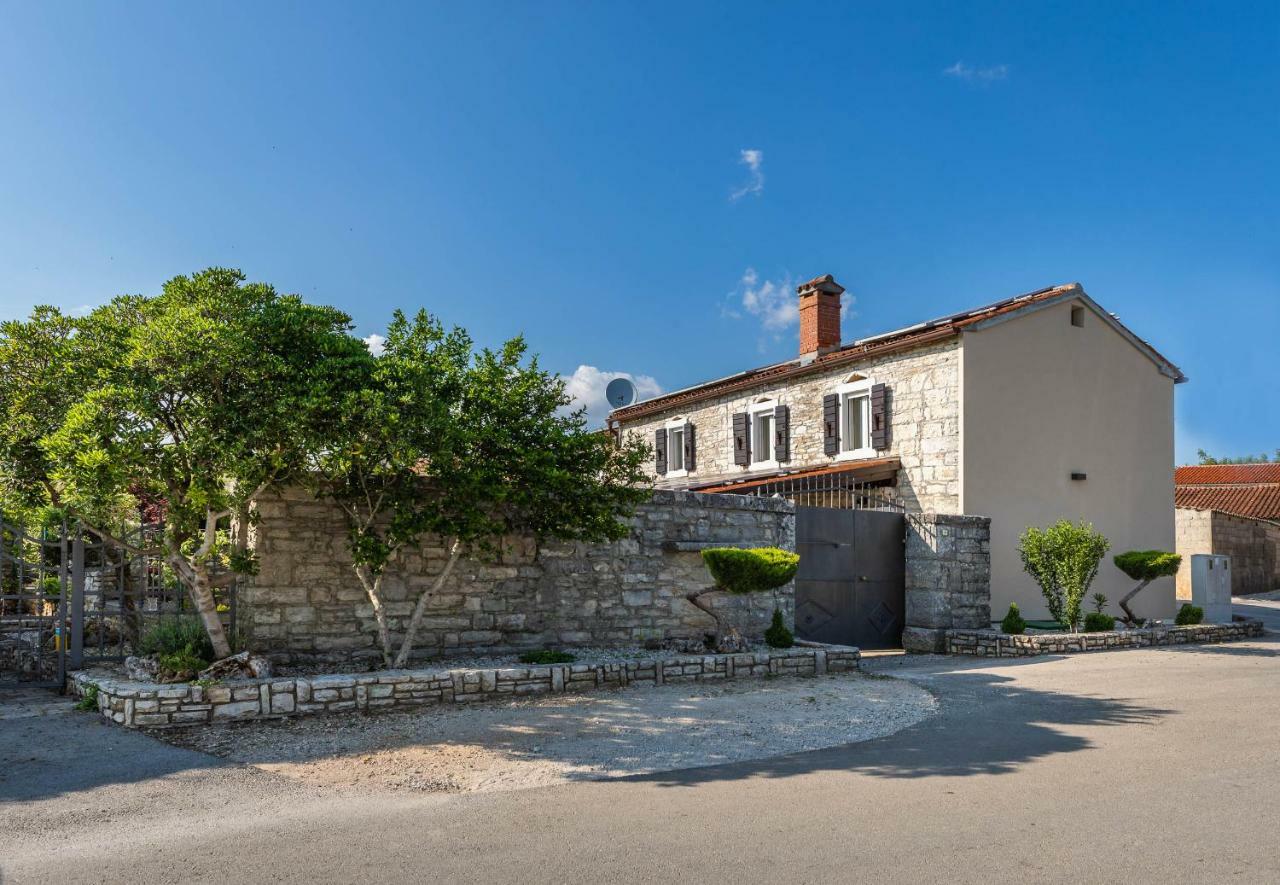 Holiday Home Ana Kanfanar Ngoại thất bức ảnh